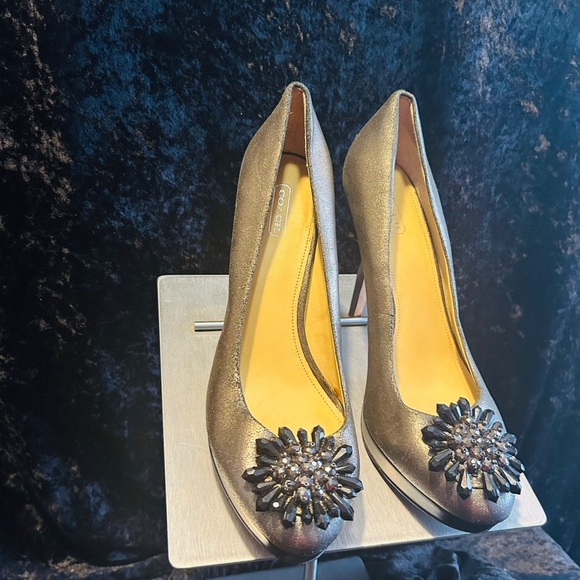 Coach - beautiful, classy and elegant heels - Picture 2 of 16